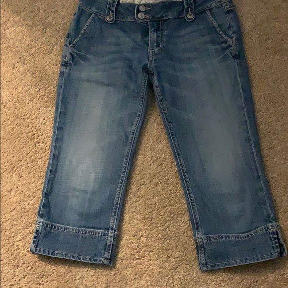Miss Me Capri Jeans - Picture 6 of 10